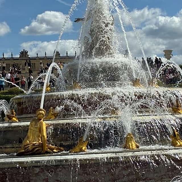 Versailles All-Inclusive geführte Tour mit Hotelabholung in einer Mercedes V-Klasse