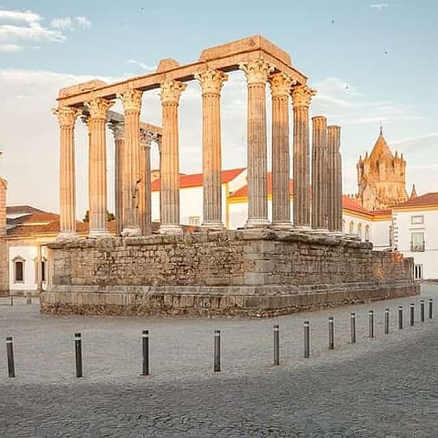 Private day trip from Lisboa to Evora, English speaking driver