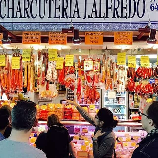 Sevilla: Tour a pie por el mercado de Triana con guía local