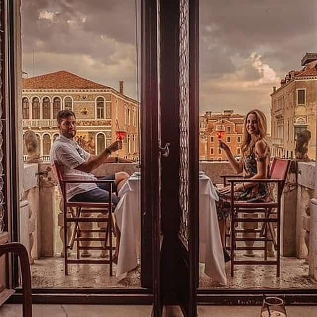 Gondola and Dinner in a Venetian Palace