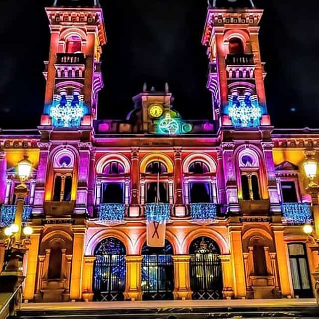 The Essence of San Sebastian: Old Town Charm & Seaside Beauty