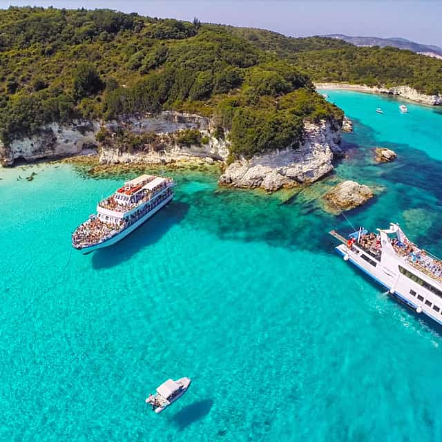 <p>Celodenní výlet lodí na ostrovy Paxos a Antipaxos z Korfu</p>
