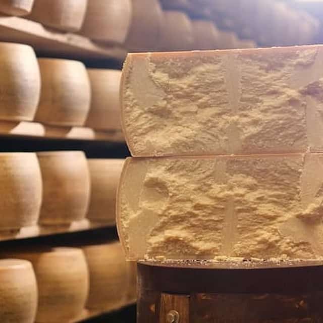 Prohlídka s malou skupinou: Sýrárna Parmigiano-Reggiano z Parmy