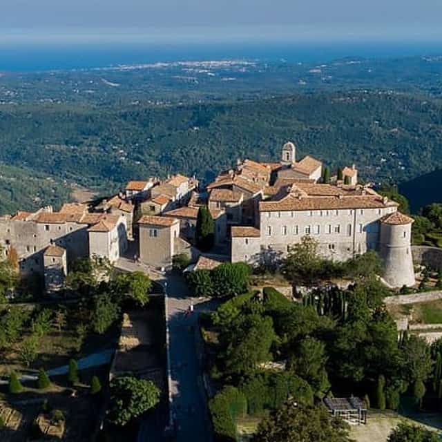 Full-Day Shared Tour Provence and its Medieval Villages from Nice