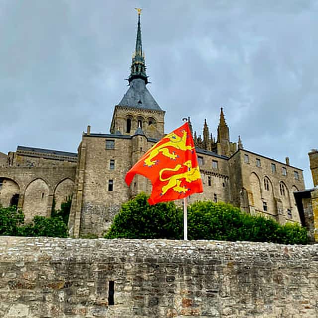 Private Mont Saint-Michel Trip by Mercedes from Paris with Lunch.