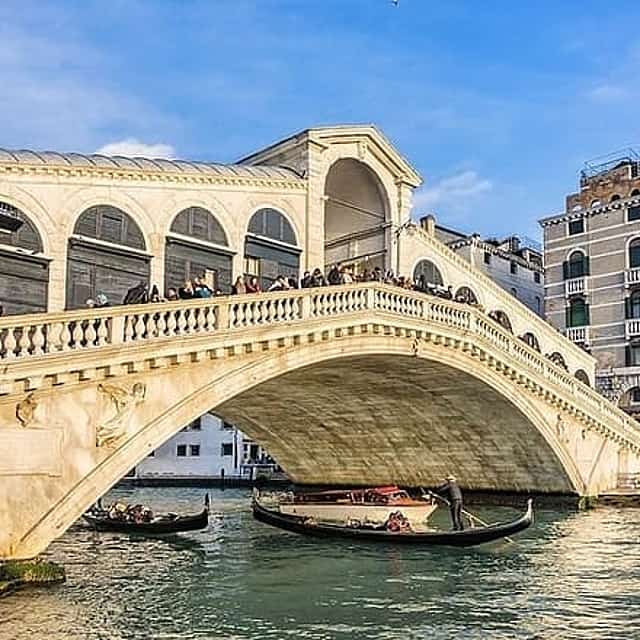 Morning Walking Tour of Venice with Mini Cruise