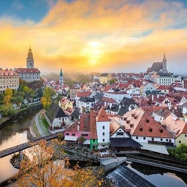 Private Transfer from Prague to Vienna with Stop in Cesky Krumlov