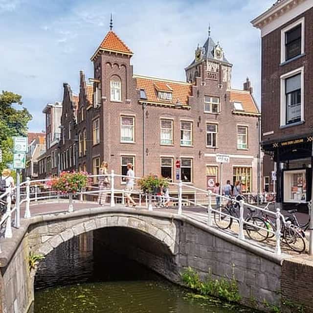 Delft Quest: O Mistério da Cerâmica Azul da Velha Delft