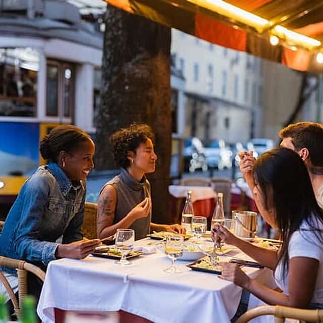 Tour Privado de Comida y Vino por Lisboa y Cacilhas con Ferry Incluido