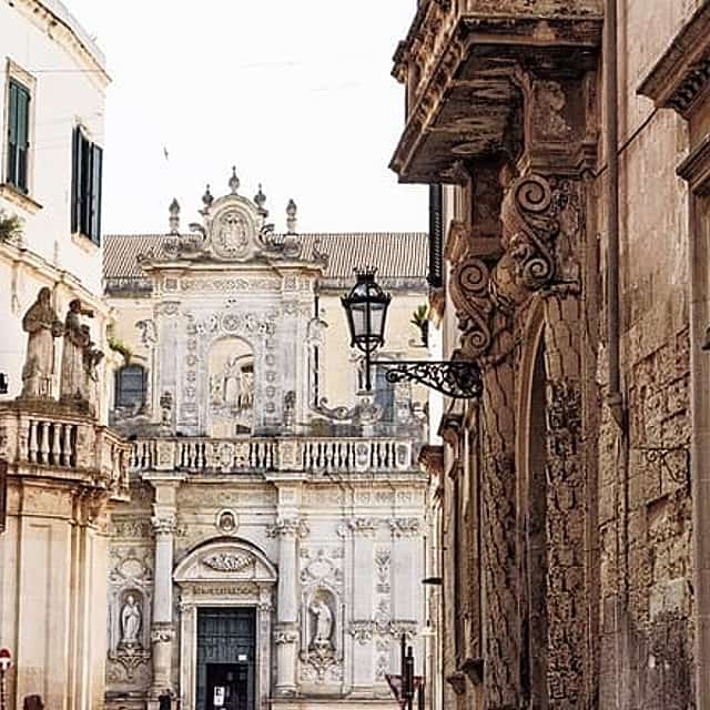 Private transfer from Naples to Lecce with 2h stop in Alberobello