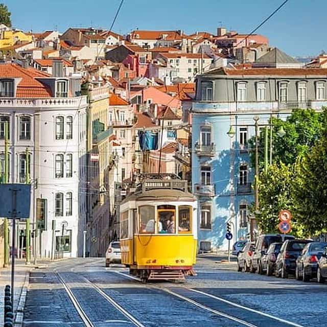 Madrid to Lisbon 1-Way Private Transfer with Sightseeing Stop