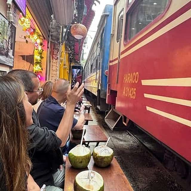 "Hanoi Army Jeep Tour z wycieczką kulinarną i kulturalną".