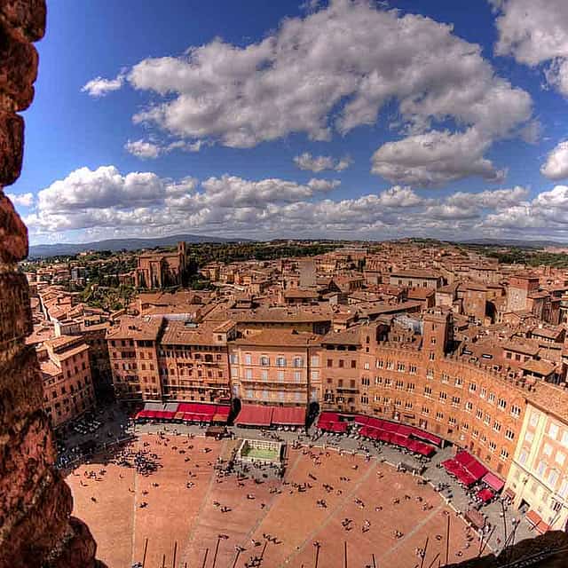 Siena, San Gimignano und die toskanische Landschaft.
