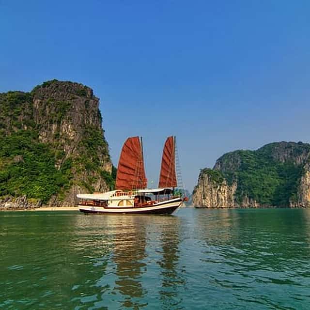 Private 2-Day on Boutique Cruise to Hidden Bai Tu Long Bay