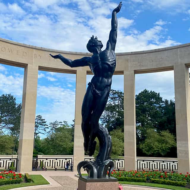 Private Normandy D-Day Live guided Top 6 Sites trip from Paris.