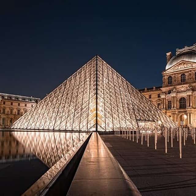 Full-Day Paris City Tour with Louvre, Saint-Germain-des-Pres and Lunch Cruise