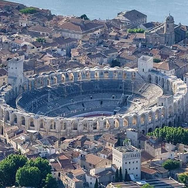 Private Day Trip to Arles, Les Baux-de-Provence and Saint-Remy-de-Provence from Avignon
