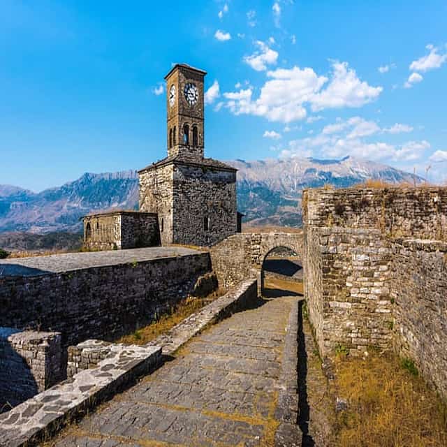 Gjirokaster walking Tour Baazar – The Castle – Zekate house