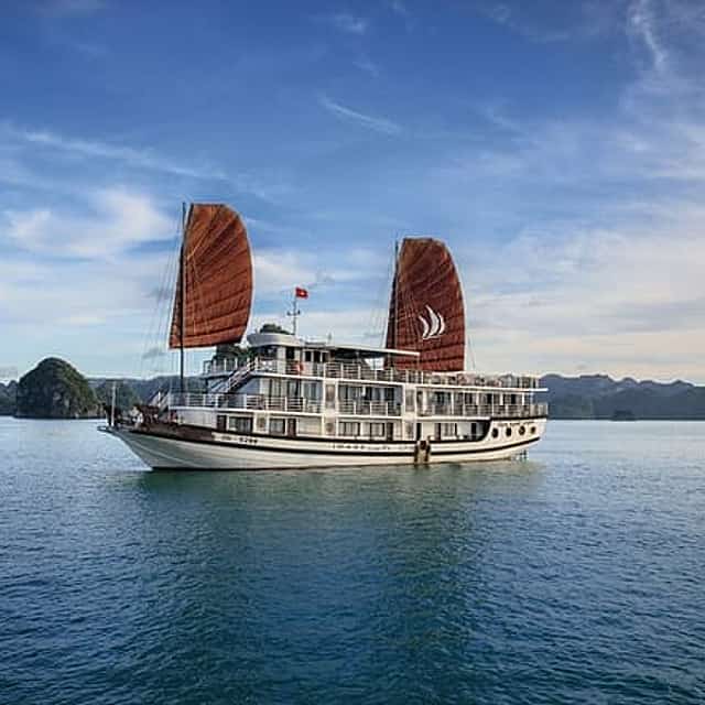 Hanoi To Sapa Fansipan & Getaway to Halong Bay Overnight Cruise ( SIC 6D5N)