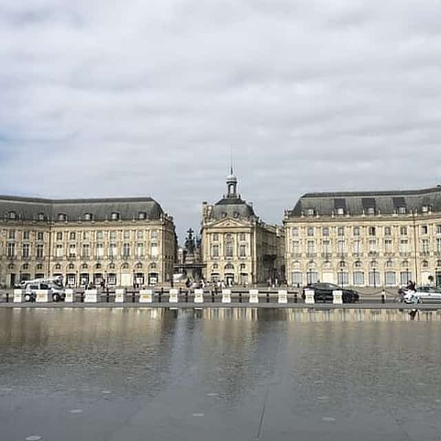Private Historic Walking Tour in Bordeaux