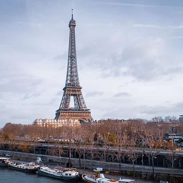4-Hour Private Tour in Paris with Seine River Cruise and Galeries Lafayette