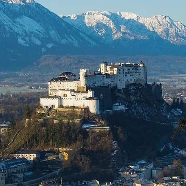 Budapest to Salzburg Private Transfer with 4 Hours of Sightseeing