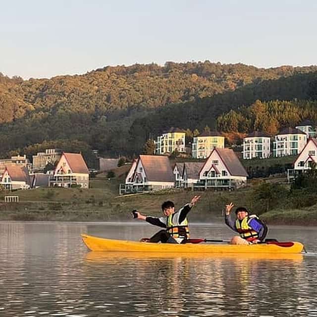 KAYAK/SUP IN DA LAT (1/2 day)