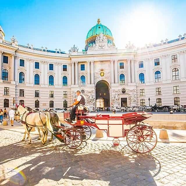 Private transfer from Salzburg to Vienna with 4h of Sightseeing