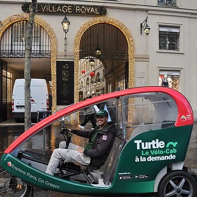 Paris visits Christmas lights on board a cab bike