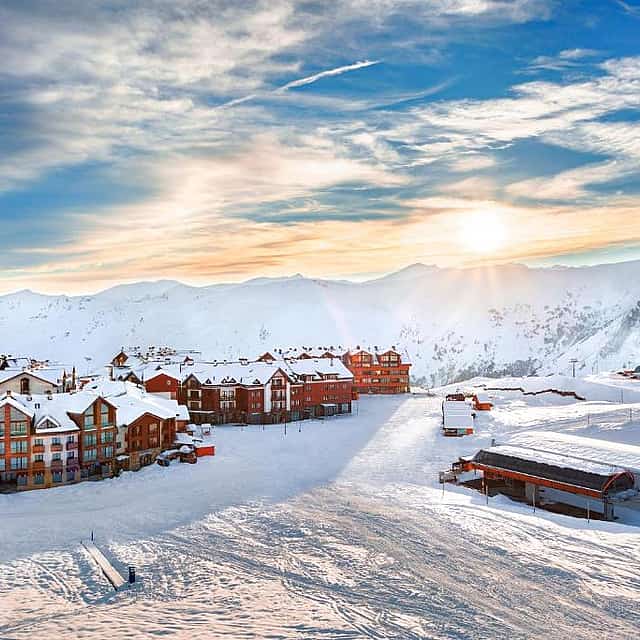 Private Winter Skiing and Snowboarding Lessons in Gudauri