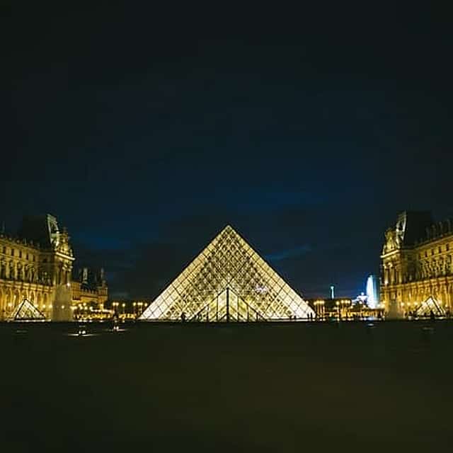 Paris Orientation Tour in Small Group with an Expert Driver