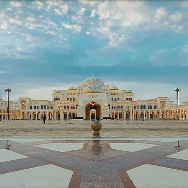 Abu Dhabi Private Tour with Qasr Al Watan & Gold Cappuccino at Emirates Palace