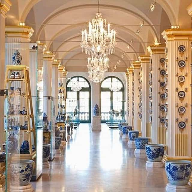 Private transfer from Berlin to Prague with Meissen Porcelain Manufactory stop