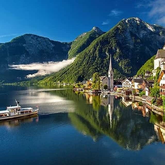 Munich to Vienna 1-Way Private Transfer with Hallstatt Stop