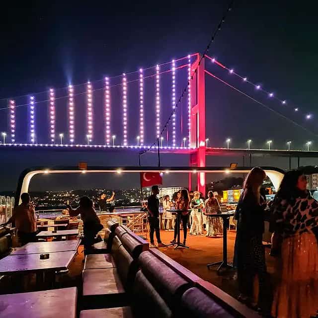 Arabische Nacht Show am Bosporus