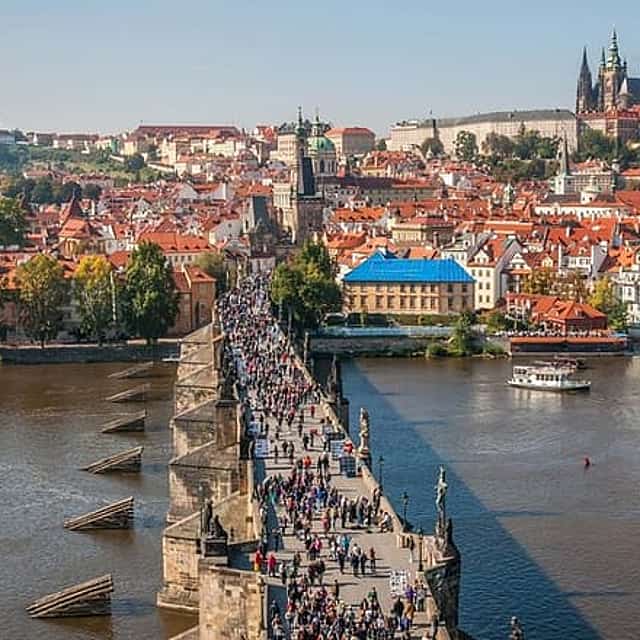 Berlin to Prague - Private Transfer with 2 hours of Sightseeing