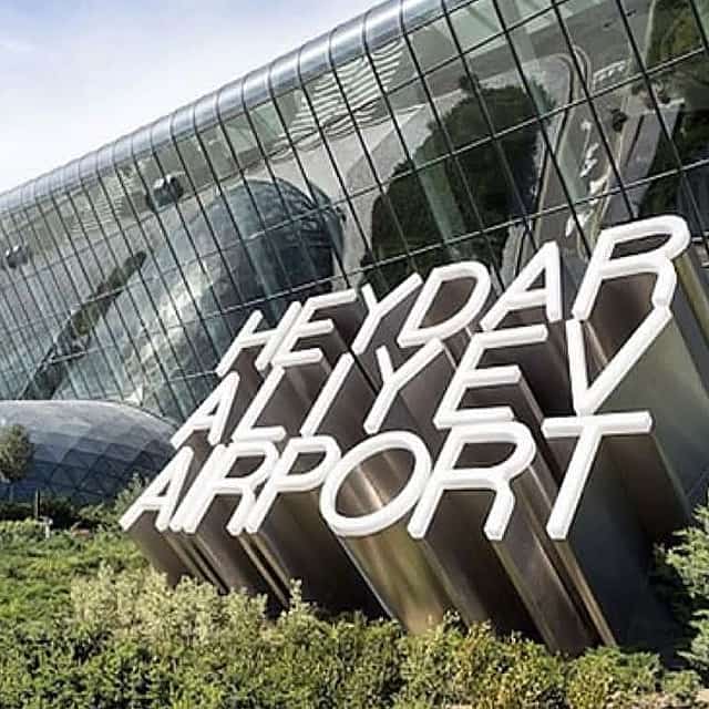 Private transfer and guided tour from the airport