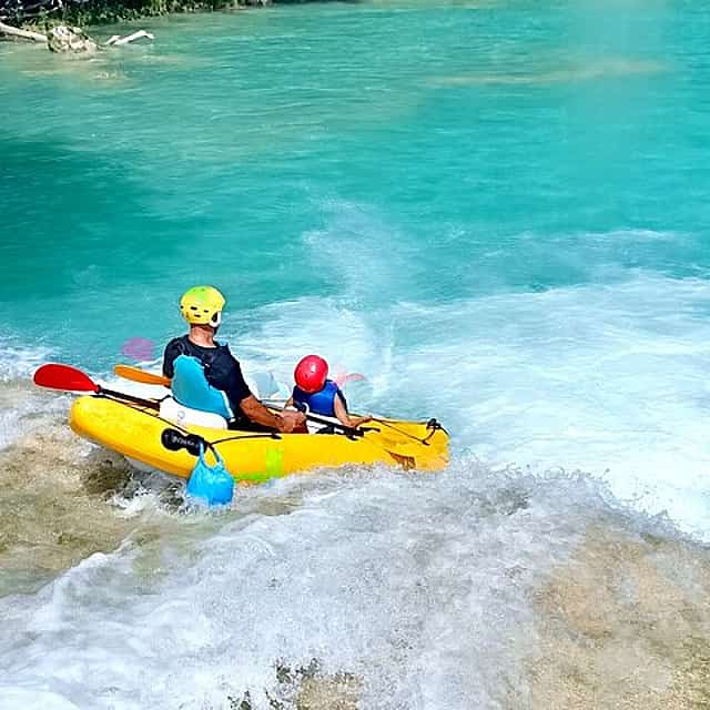 Aventura en kayak en el río Mrežnica superior, Slunj