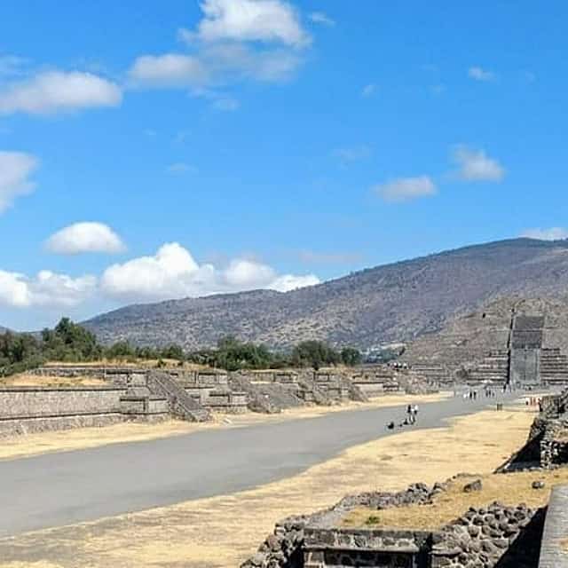 Private Tour Layover in Mexico know Teotihuacan and Guadalupe Shrine