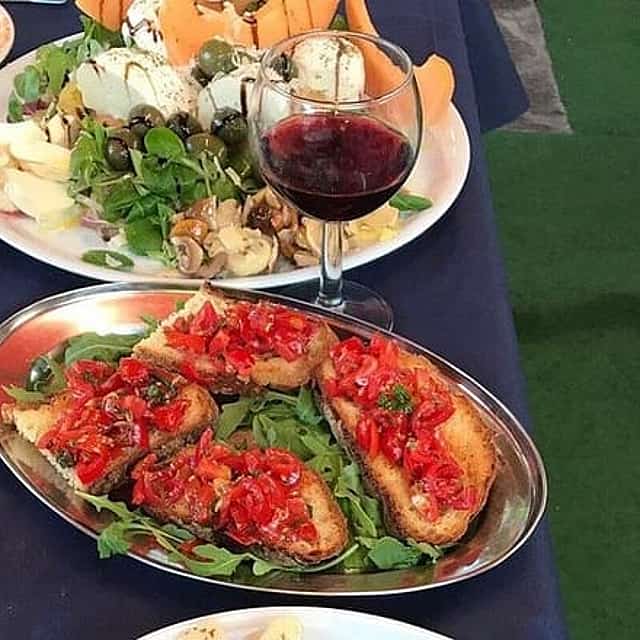 Traditional Neapolitan Dinner in Pompei - Villa Franca - Family Restourant