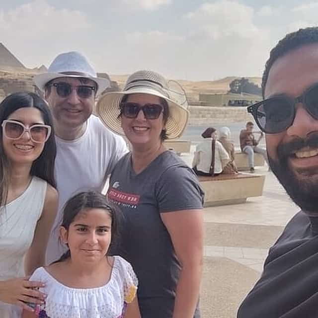 Hurghada Day Trip to Pyramids of Giza and Egyptian Museum VIP