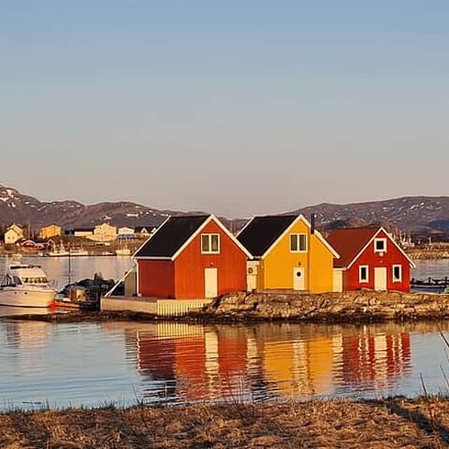 Tromsø: Midnight Sun Fjord Adventure with Seaside Lunch