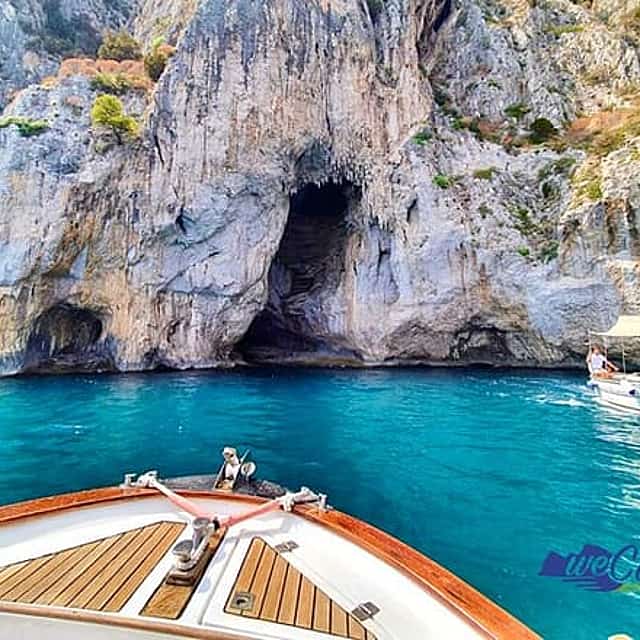 Boat Tour in Capri Italy