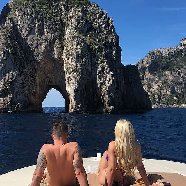 Tour privado en yate a Capri desde Sorrento

