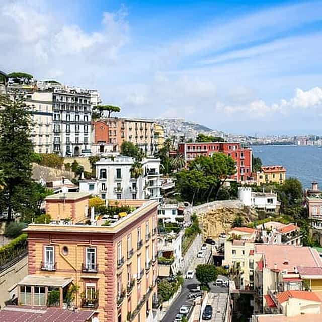 Απευθείας και ιδιωτική μεταφορά από το Μπάρι στη Νάπολη