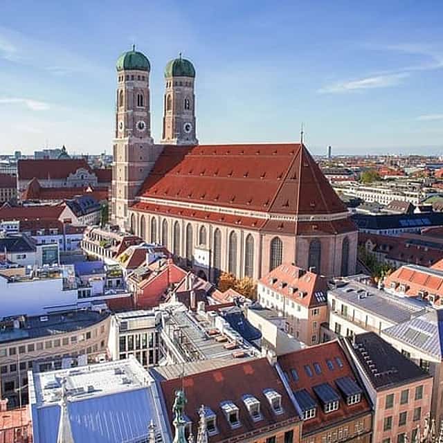 Private Transfer: Frankfurt to Munich with 2h Sightseeing Stop