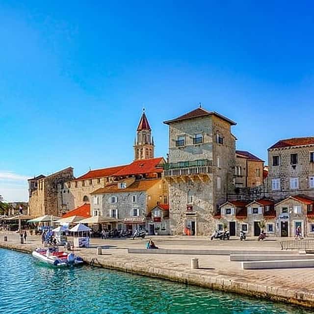 Private Transfer from Dubrovnik to Trogir with 2h of Sightseeing, local driver