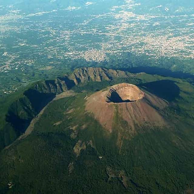Mount Vesuvius daily tour with wine tasting