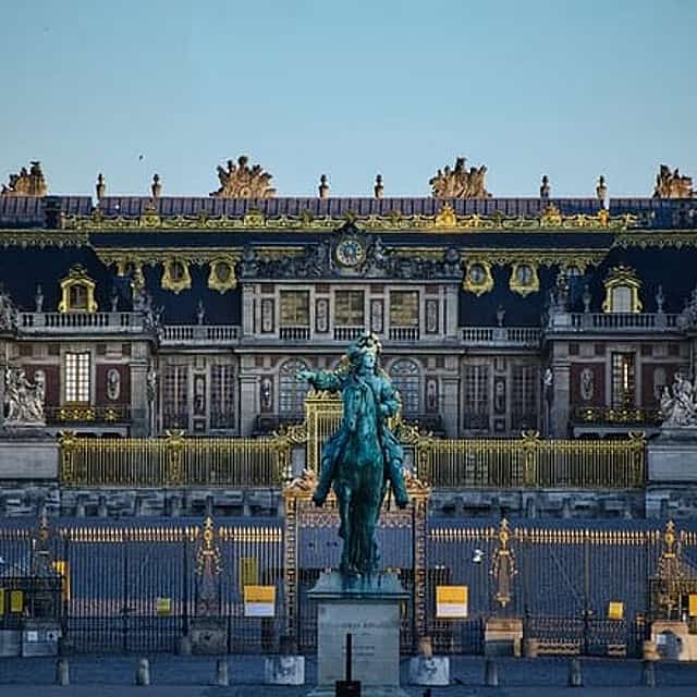 Full-Day Private Tour at Eiffel Summit Versailles and Paris