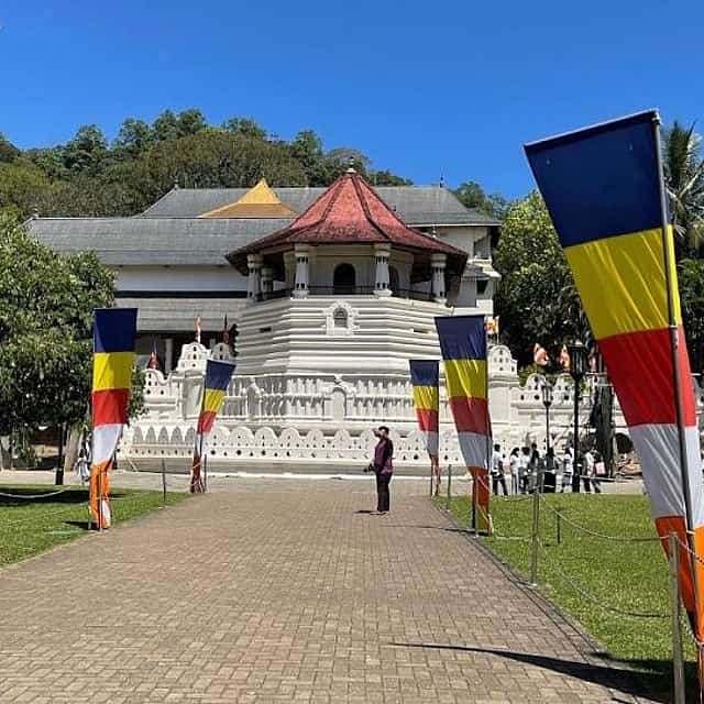 Full-day Enchanting Private Excursion from Colombo to Kandy by Van